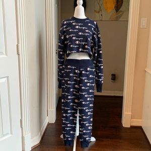 Champion Sweatshirt & Pant 2-Piece matching set